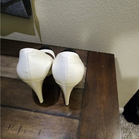 Chanel Stilleto Round Toe Heels - Picture 3 of 5